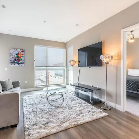 2Br New Construction Modern Luxury Views, Pool & Patio Apartment